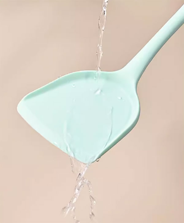 One-piece seamless silicone utensil set